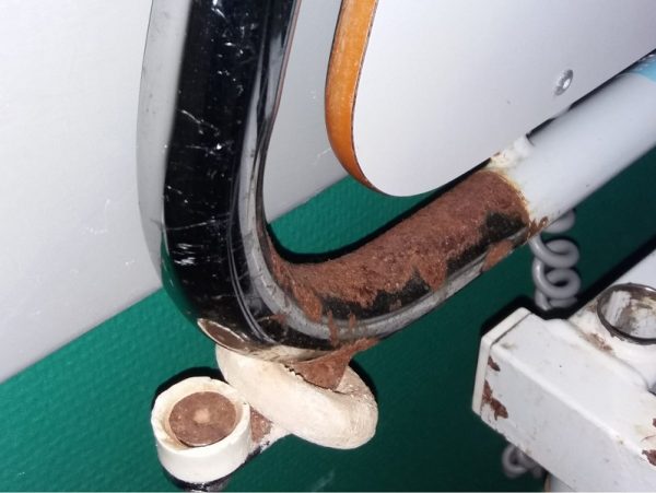 El Hospital de La Ribera está “que se cae” un año después de la reversión