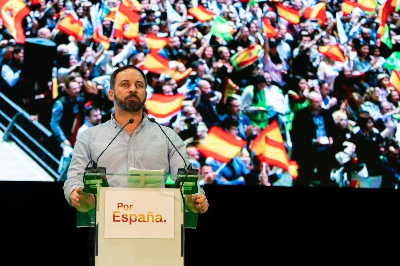 Santiago Abascal «Para ofrendar nuevas glorias a España la #EspañaViva llenará las urnas de papeletas rojigualdas»