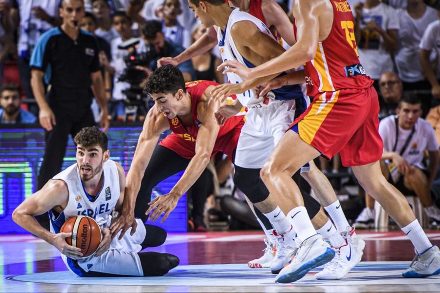 Josep Puerto se cuelga la plata en el Eurobasket U20