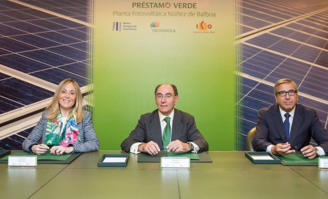 El BEI y el ICO e IBERDROLA suscriben una financiación verde para la mayor planta solar fotovoltaica en construcción en Europa, ubicada en Extremadura