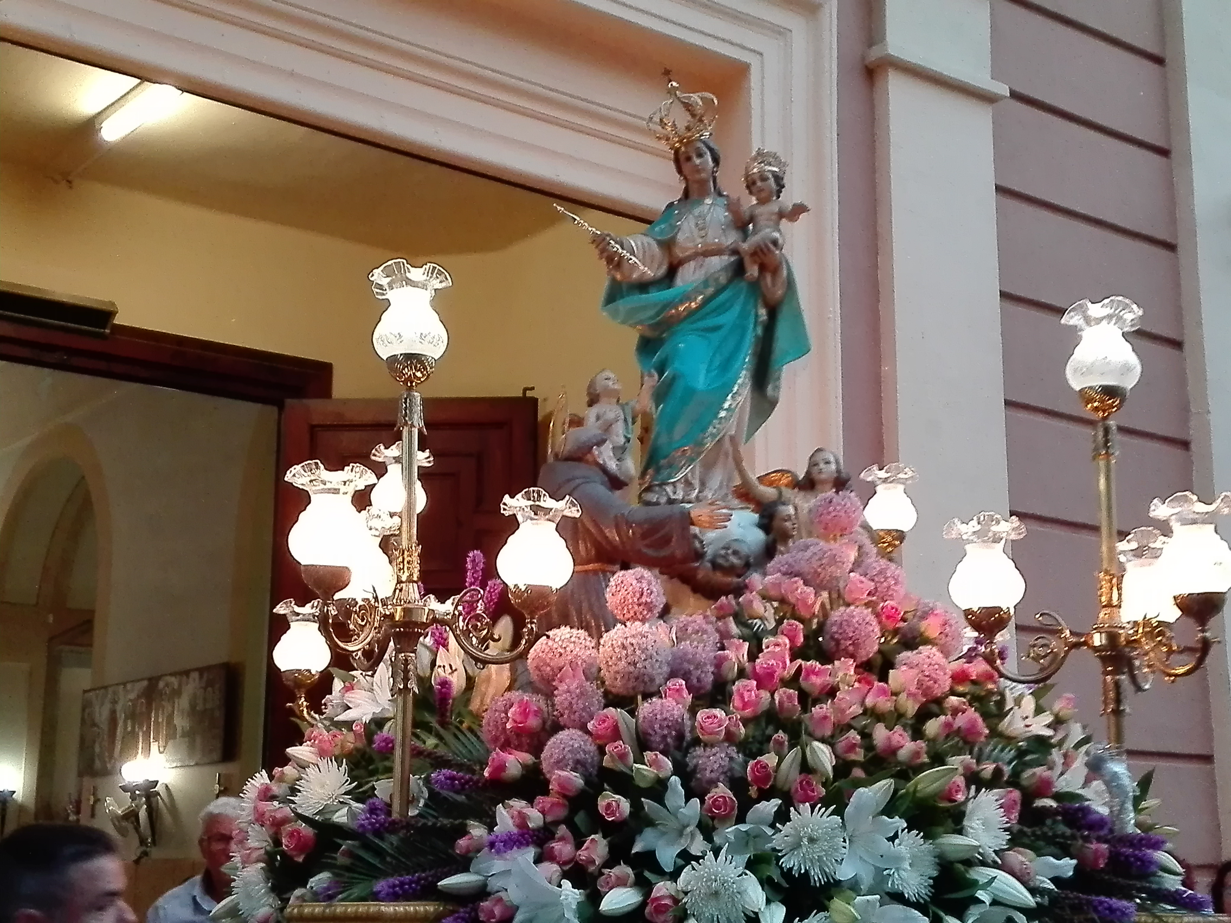 El Cabanyal sale a la calle con la Virgen de los Ángeles