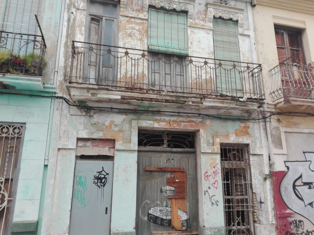 Ribó tiene 83 viviendas inhabitables en el Cabanyal, de ellas 13 ocupadas ilegalmente