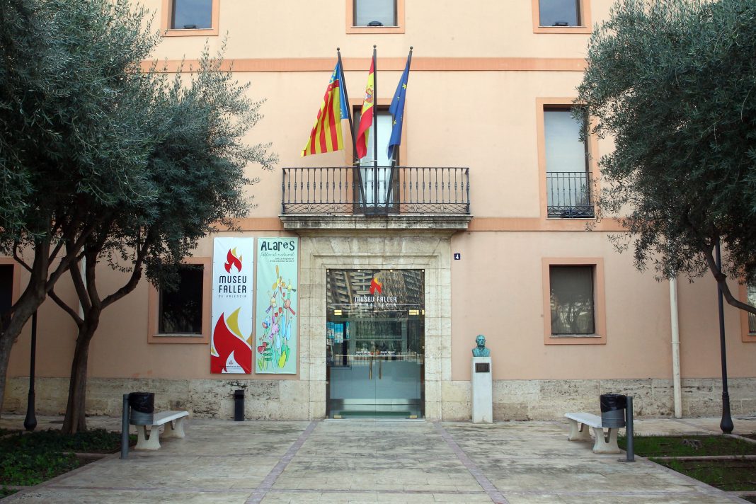 Aumentan las visitas a los museos de Cultura Festiva del Ayuntamiento de Valencia a pesar de su estado vergonzoso de mantenimiento.