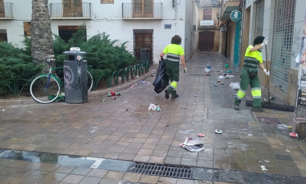 Valencia gasta 6500€ cada domingo en limpiar el botellón ilegal
