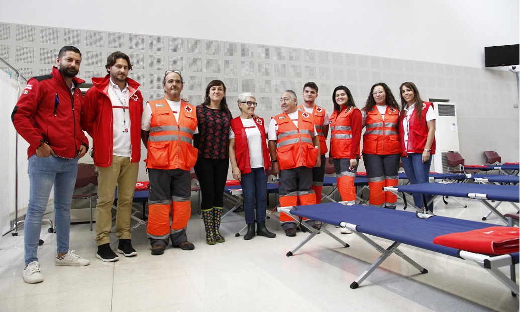 Cruz Roja instala un albergue para personas sin hogar a petición del Ayuntamiento de Valencia