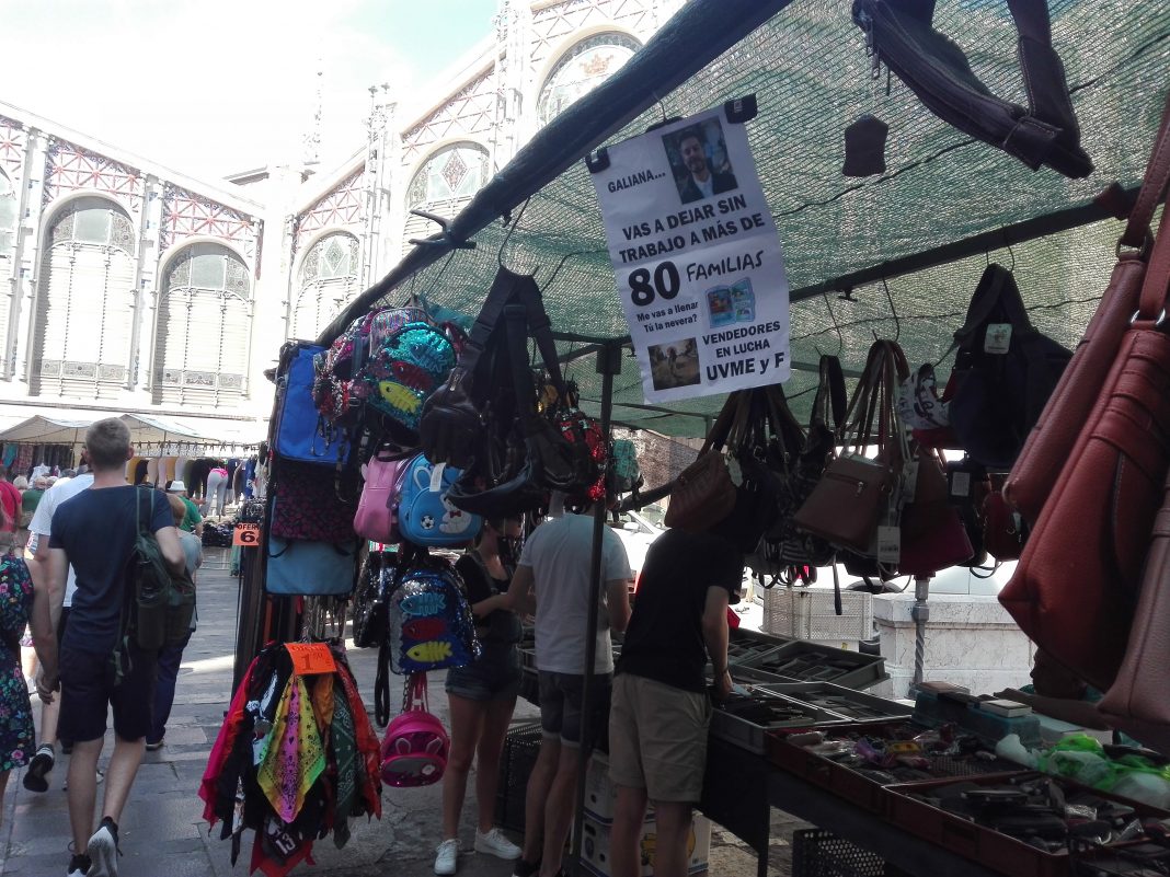 Los vendedores del mercadillo dominical del Mercado central se rebelan contra el Consistorio