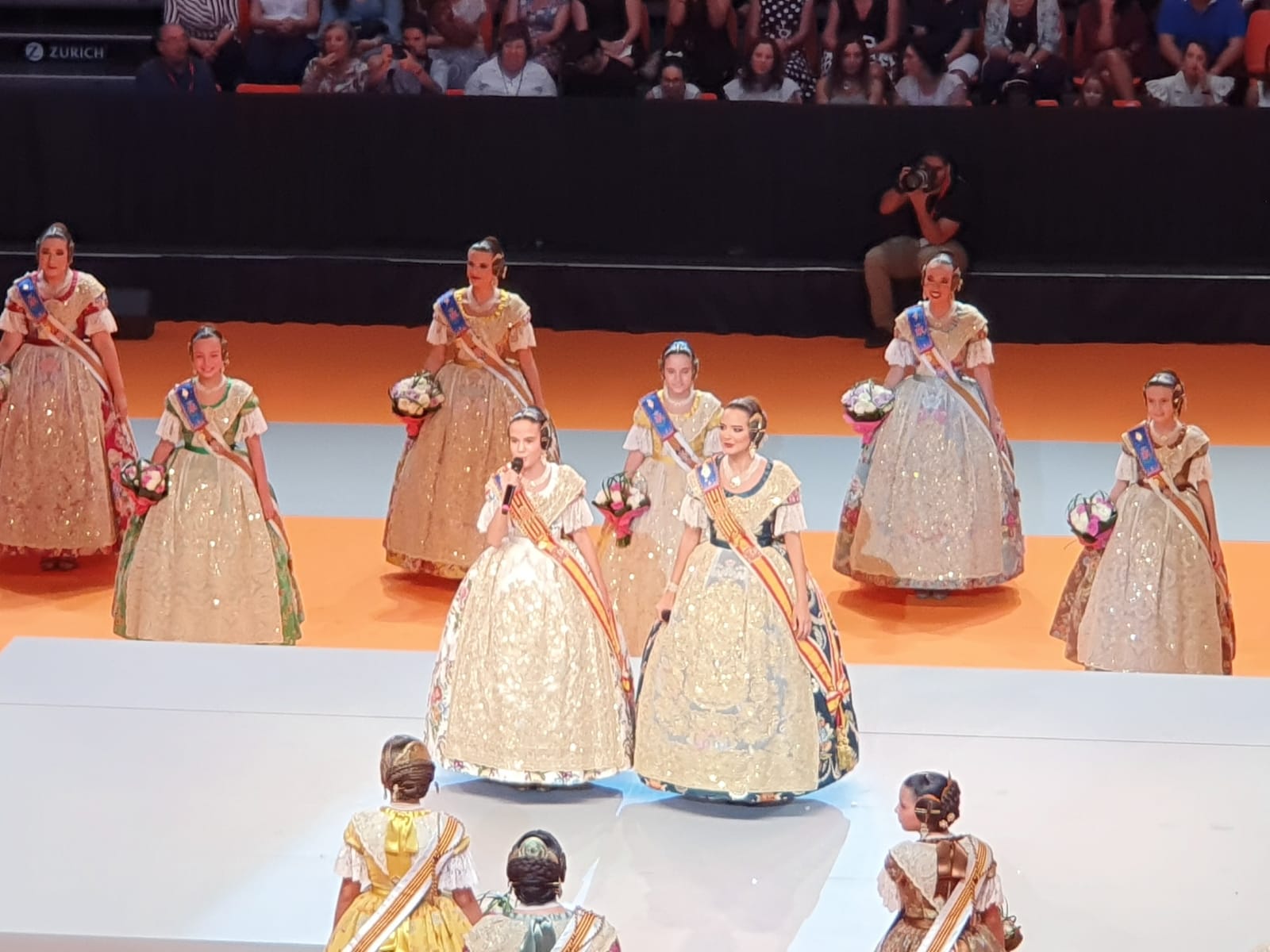 La Fonteta vibra con la elección de las Cortes de Honor del 2020 bajo un intenso calor y deficiente sonido