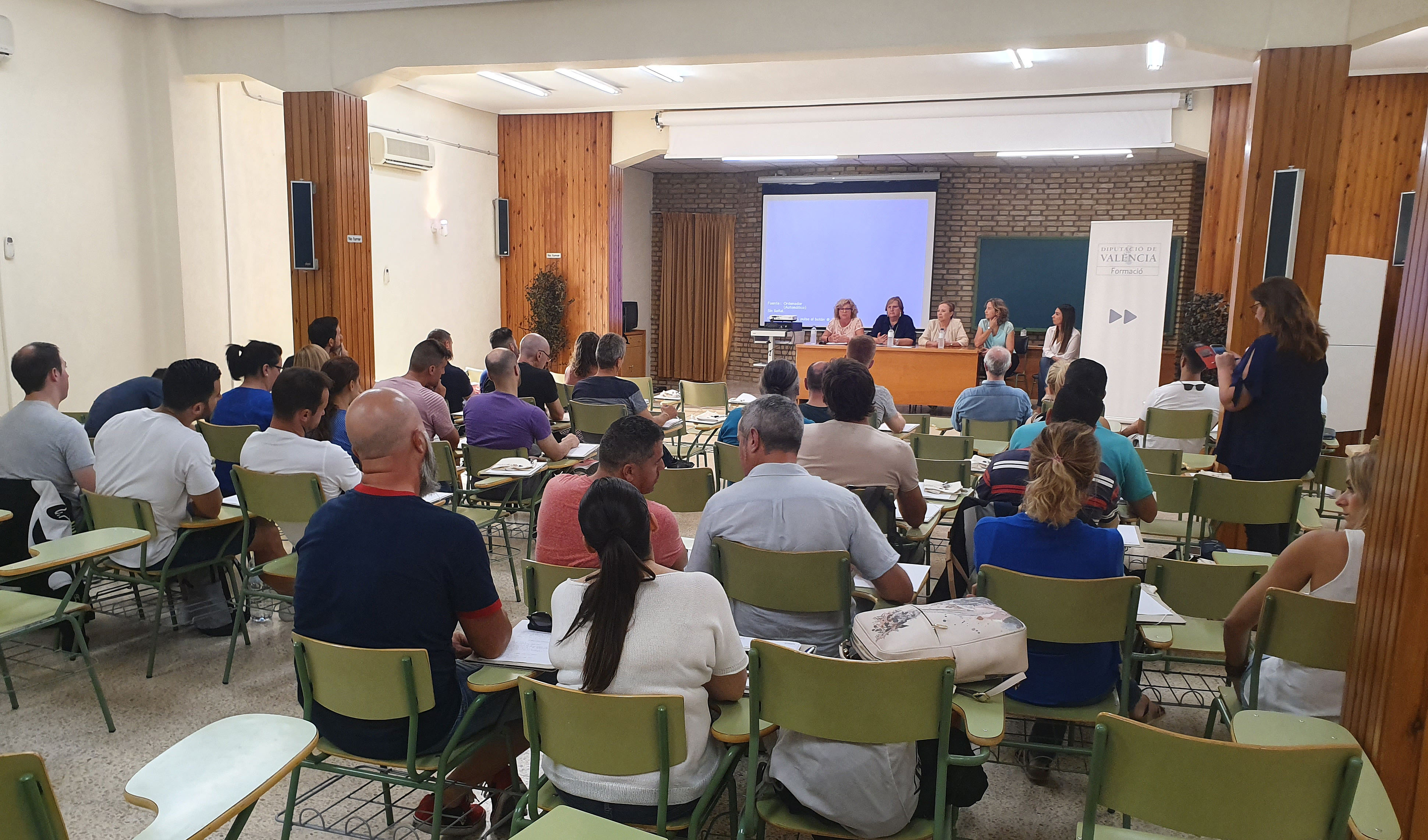 Diputacio y el IVASPE forman a policías locales en violencia de género