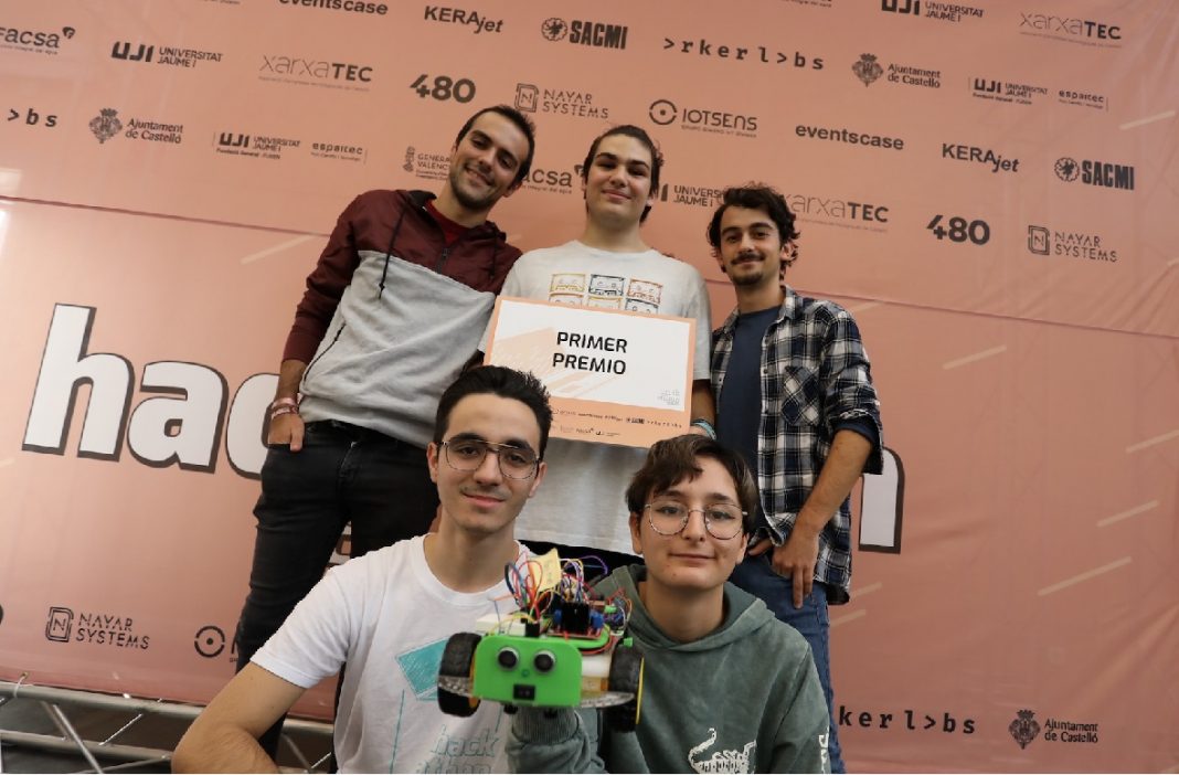 Un robot autónomo encargado de transportar residuos y actuar frente a obstáculos gana la cuarta edición de Hackathon Castellón