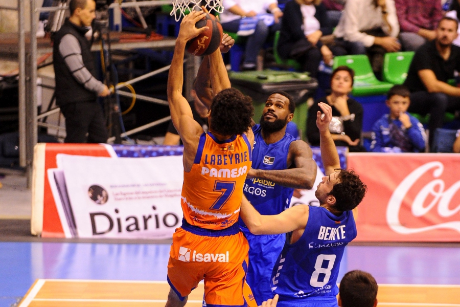La defensa trae un sólido triunfo en Burgos (62-93)