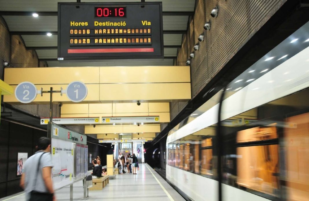 La Generalitat ofrecerá servicio de metro y tranvía la noche del martes con motivo del Festival de Pirotecnia del 9 d'Octubre