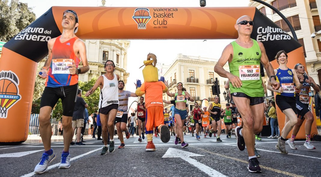 El Punto de Animación Taronja impulsa a los corredores del Medio Maratón Valencia Trinidad Alfonso