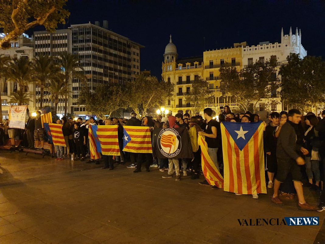 El independentismo catalán se manifiesta ilegalmente en Valencia