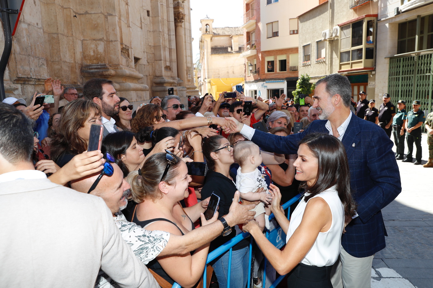 Sus Majestades los Reyes visitaron Orihuela , para conocer el alcance de las recientes inundaciones sufridas por estas localidades.