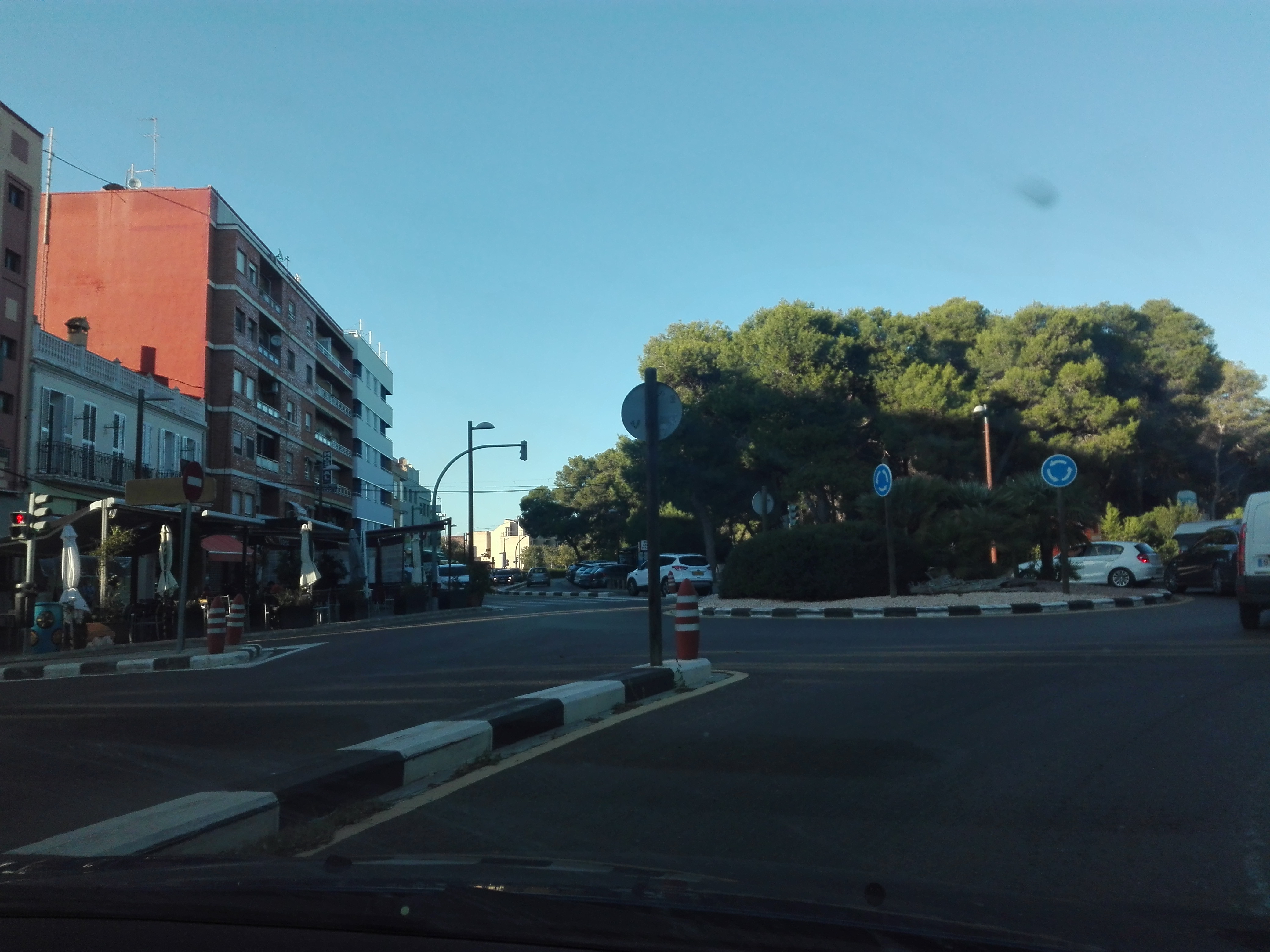 Cortada la Carretera CV-500 para desmontar la pasarela y hacer un semáforo