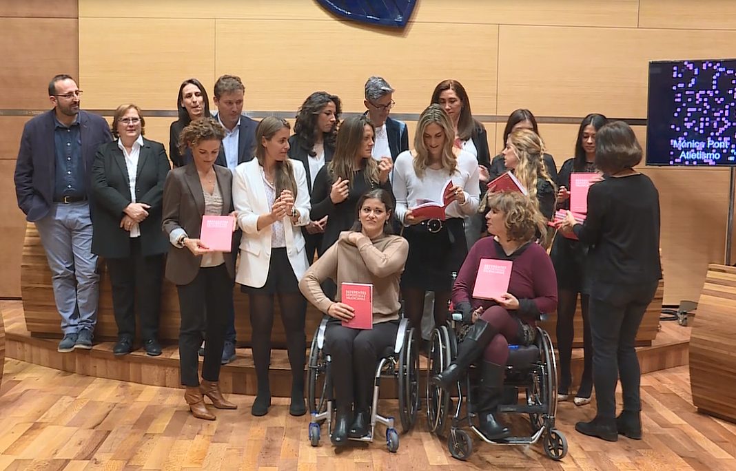 La Diputacio realiza un libro con la historia de 24 deportistas valencianas