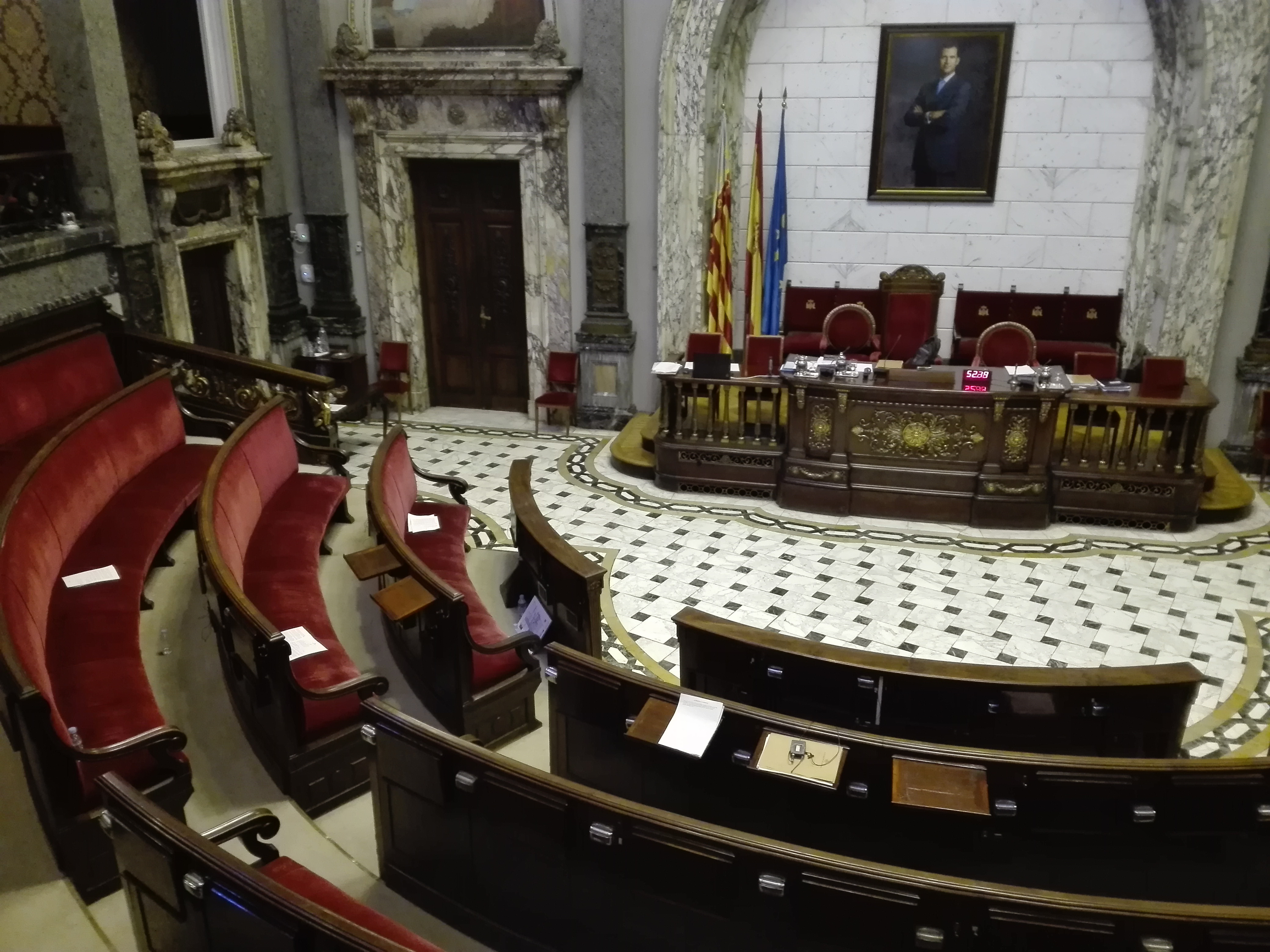 El Consell aprueba un decreto que regula el acogimiento familiar en la Comunitat