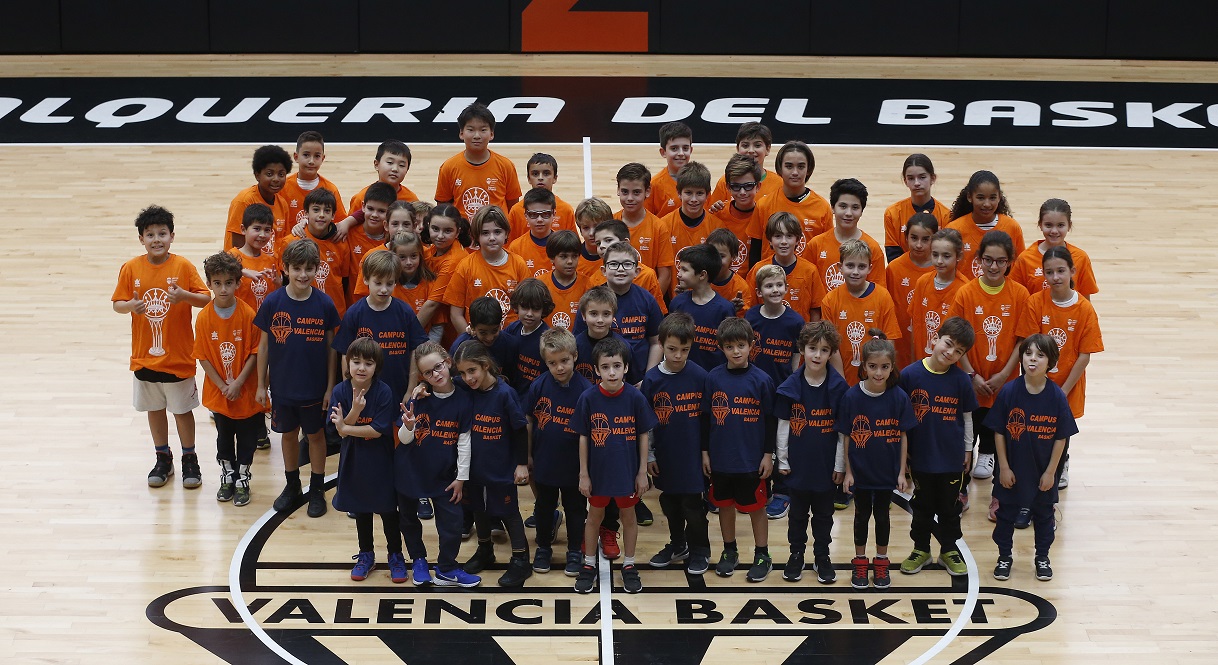 La IV Escola de Nadal inicia su actividad en L’Alqueria del Basket