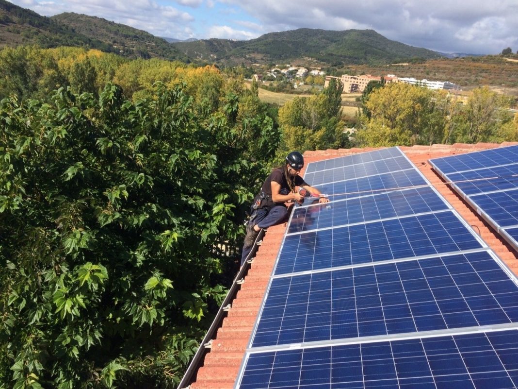 Iberdrola se adelanta: compensa a 200 clientes sus excedentes de autoconsumo solar en diciembre