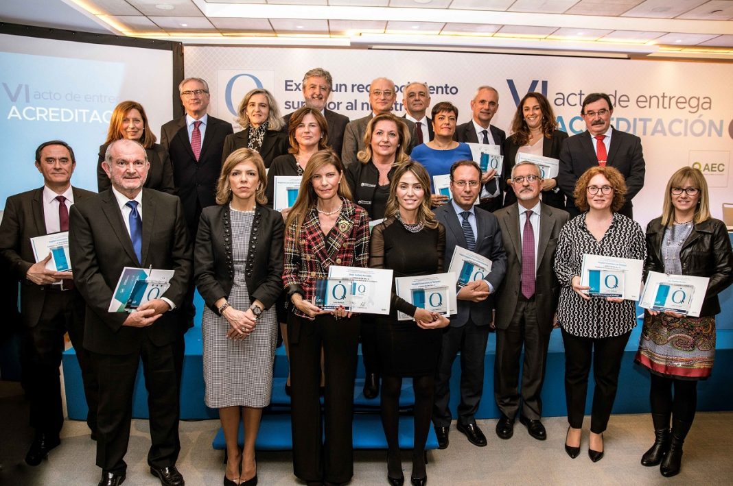 Los hospitales de Torrevieja y Vinalopó reciben la acreditación QH de la Fundación IDIS