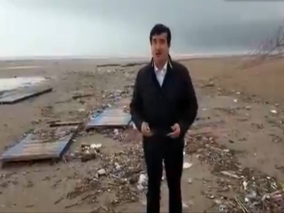 La Depuradora de Pinedo en temporales lanza toda la basura al mar por el aliviadero