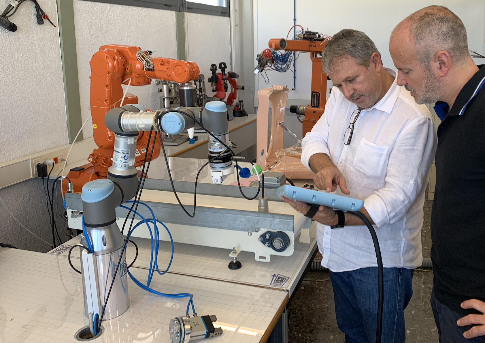 El Hospital General de Valencia y la Universitat Politecnica desarrollan un robot para operaciones de útero