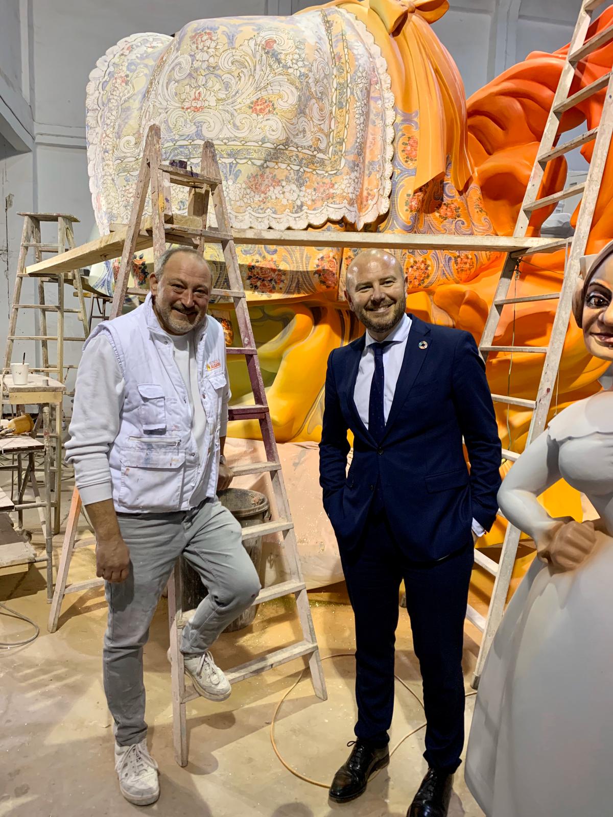 Diputacio se compromete con los Artistas Falleros a buscar cómo apoyarles