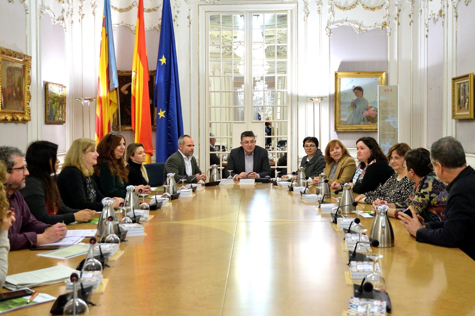 El President de Les Corts recibe a las Mujeres de la Unio de Llauradors i Ramaders