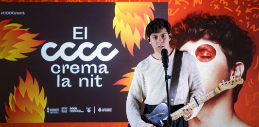 Fuset acorralado ante la canción en catalán para Fallas del triunfito catalán Alfred García