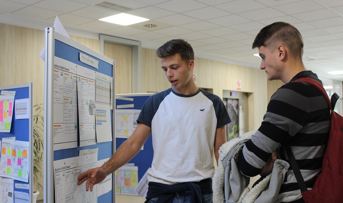Estudiantes de 3º de Fisioterapia de la CEU UCH diseñan numerosas ideas de negocio centradas en la Salud