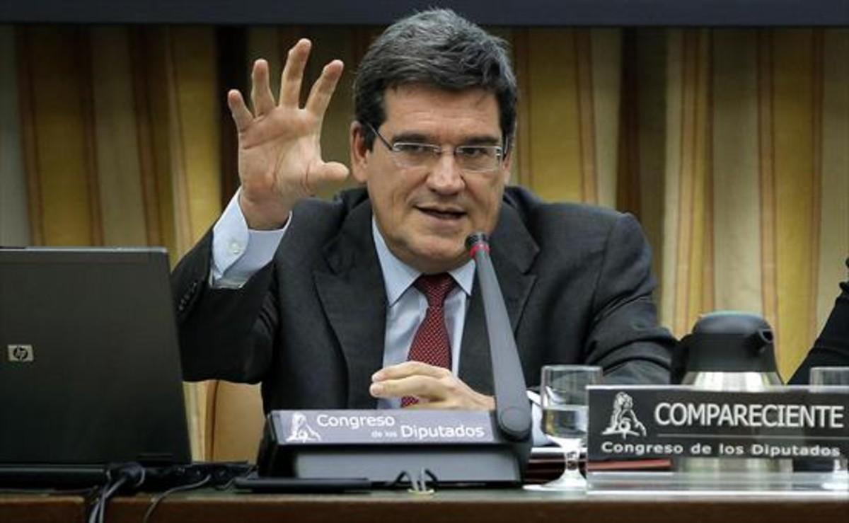 El Gobierno pacta con los sindicatos una subida de cotizaciones sociales para ampliar la hucha de las pensiones