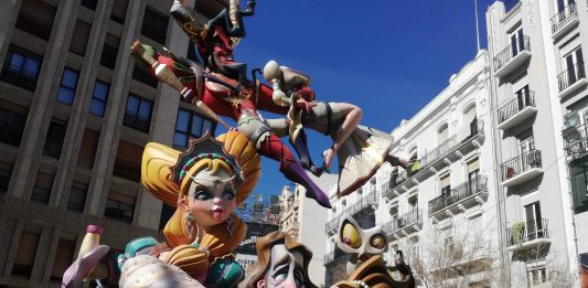 El ayuntamiento concede 1,8 millones de euros de ayudas a las Fallas