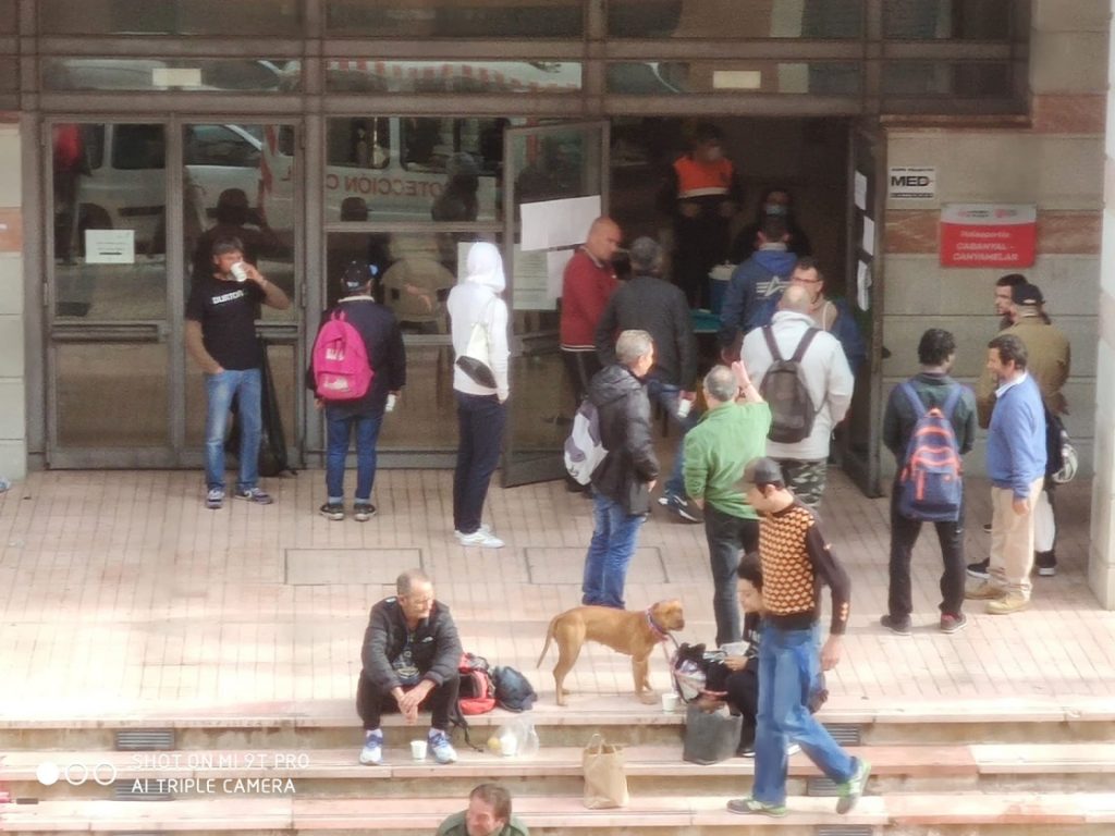 Marta Torrado “Falta seguridad en el reparto de comidas en el polideportivo del Cabanyal”