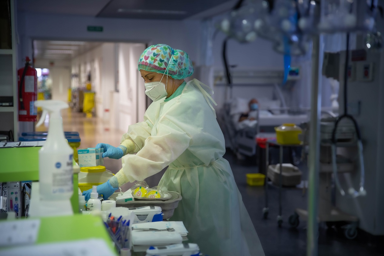 293 casos nuevos , 20 brotes y 2 fallecimientos por COVID-19 en las últimas 24h