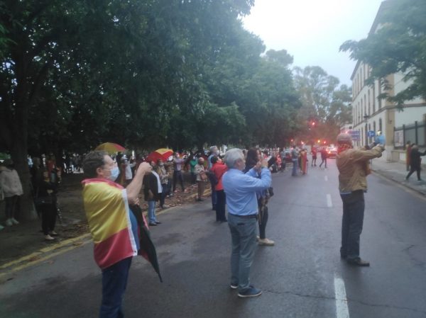 Hastío de los valencianos ante las medidas de confinamiento excesivas, y Pedro Sanchez pretende alargarlo un mes más.