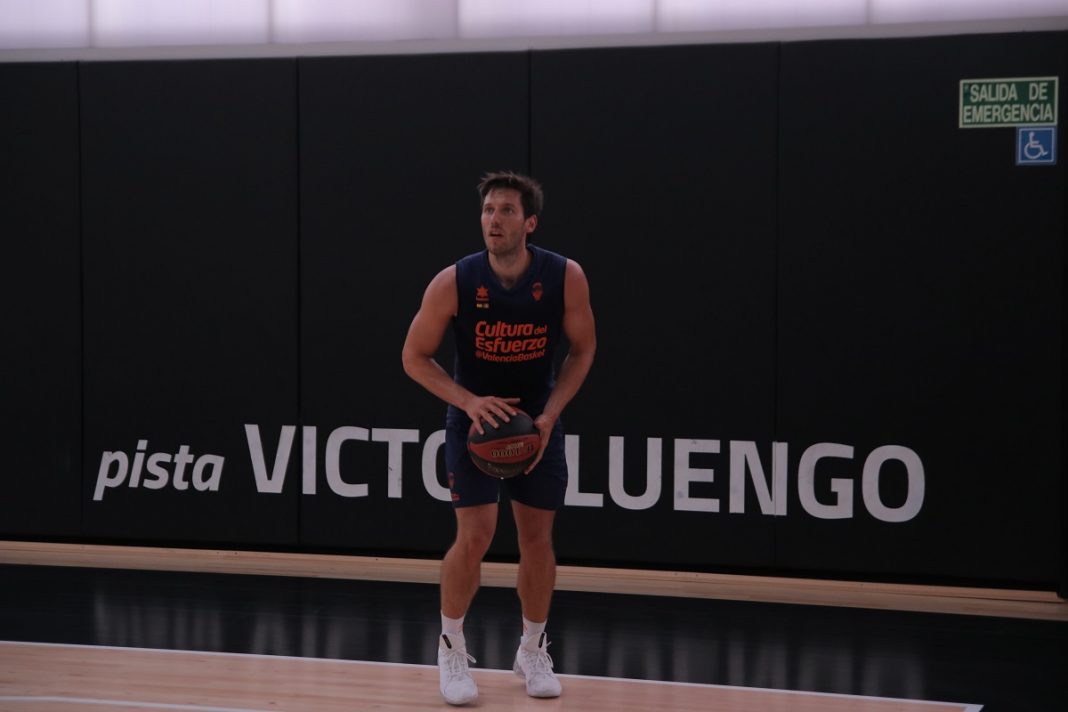 Valencia Basket comienza con el trabajo individual por estaciones en L’Alqueria del Basket