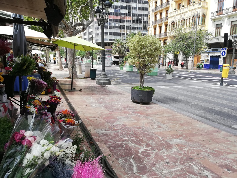 Las Floristerías de la Plaza del Ayuntamiento muy preocupadas y con una bajada del 80% de las ventas