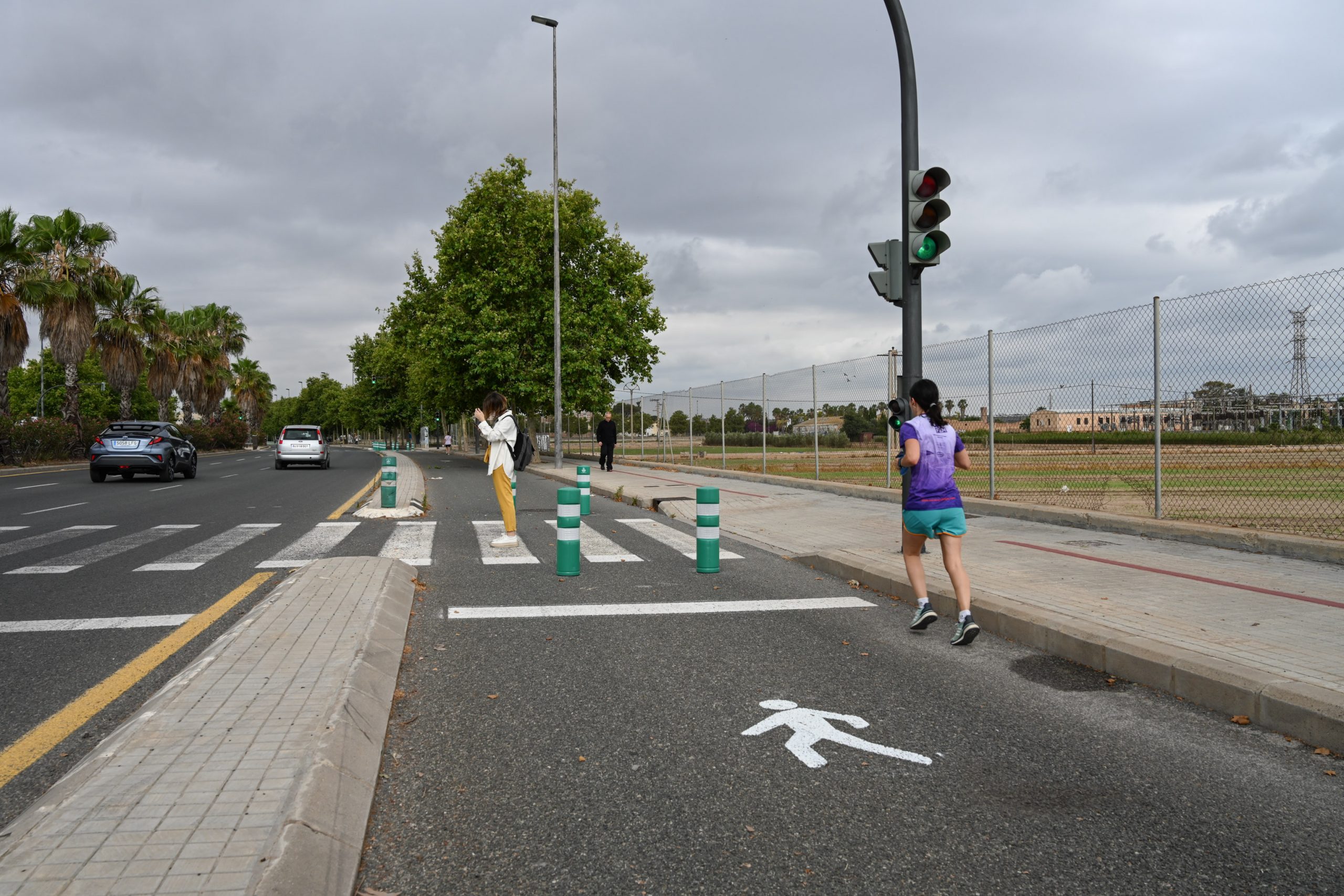 Grezzi peatonaliza el carril EMT de Hermanos Machado y prepara la bajada del carril bici a la calzada