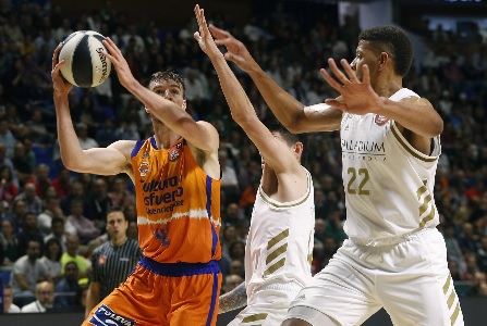 Valencia Basket pone en juego su liderato del grupo B ante el Real Madrid