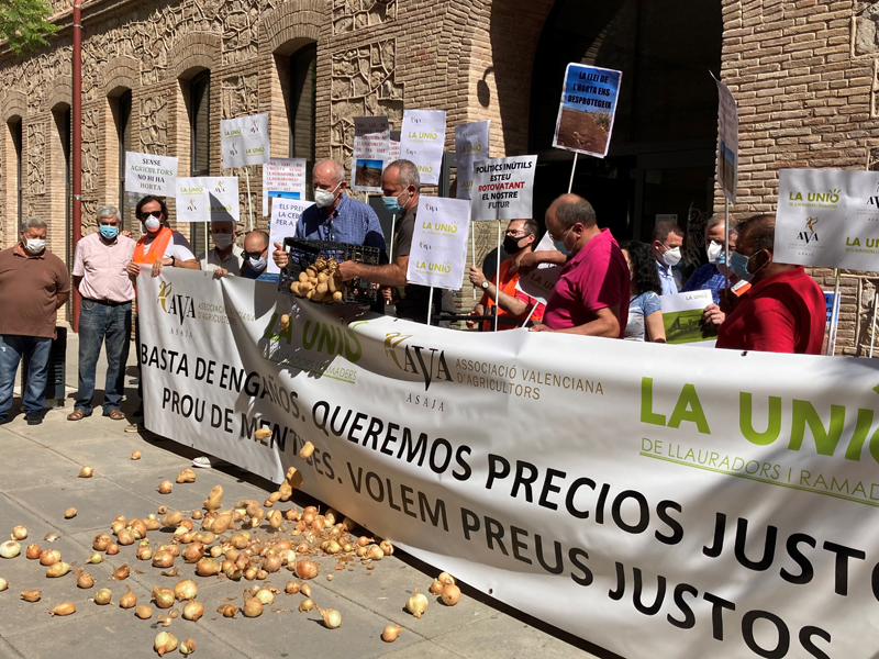 AVA-ASAJA y LA UNIÓ denuncian el “maltrato” a los agricultores valencianos