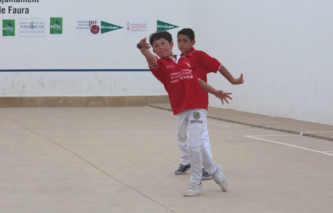 Las escuelas de pilota poco a poco vuelven a entrenar para jugar El Corte Inglés y los JECV