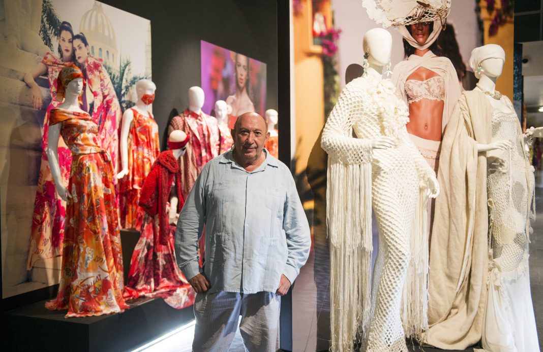 El MuVIM repasa 50 años de moda de Francis Montesinos