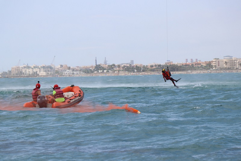 La playa de Almardà acoge un simulacro de accidente náutico en coordinación con socorristas municipales, la Policía Local de Playas y Salvamento Marítimo