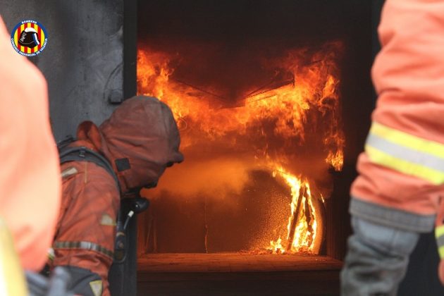 La formación en fuego en interiores, clave para los bomberos del consorcio provincial