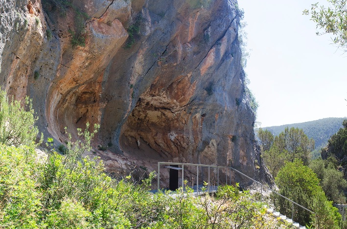 El IVCR+i y la Universidad de Alicante investigan los pigmentos utilizados en las pinturas rupestres de las cuevas de la Araña en Bicorp