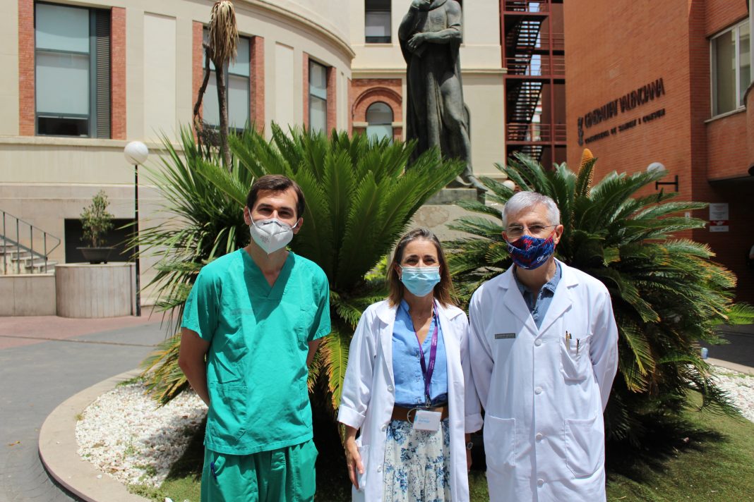El Hospital Clínico de València incorpora un nuevo programa para tratar la salud de las mujeres supervivientes de cáncer