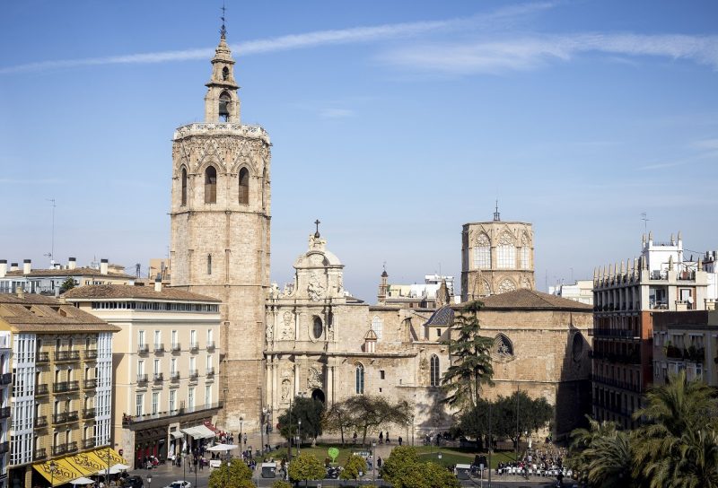 El Micalet, un campanario que ha servido de farola gigante, telégrafo óptico, torre vigía con hogueras ante piratas y puesto de mando de defensa antiaérea