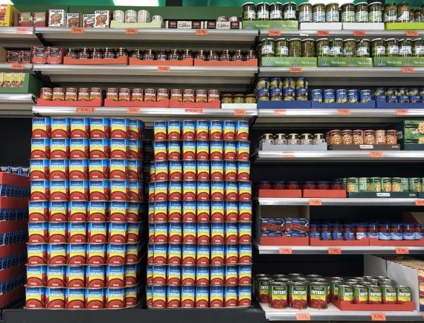Conservas de tomate en el lineal de Mercadona