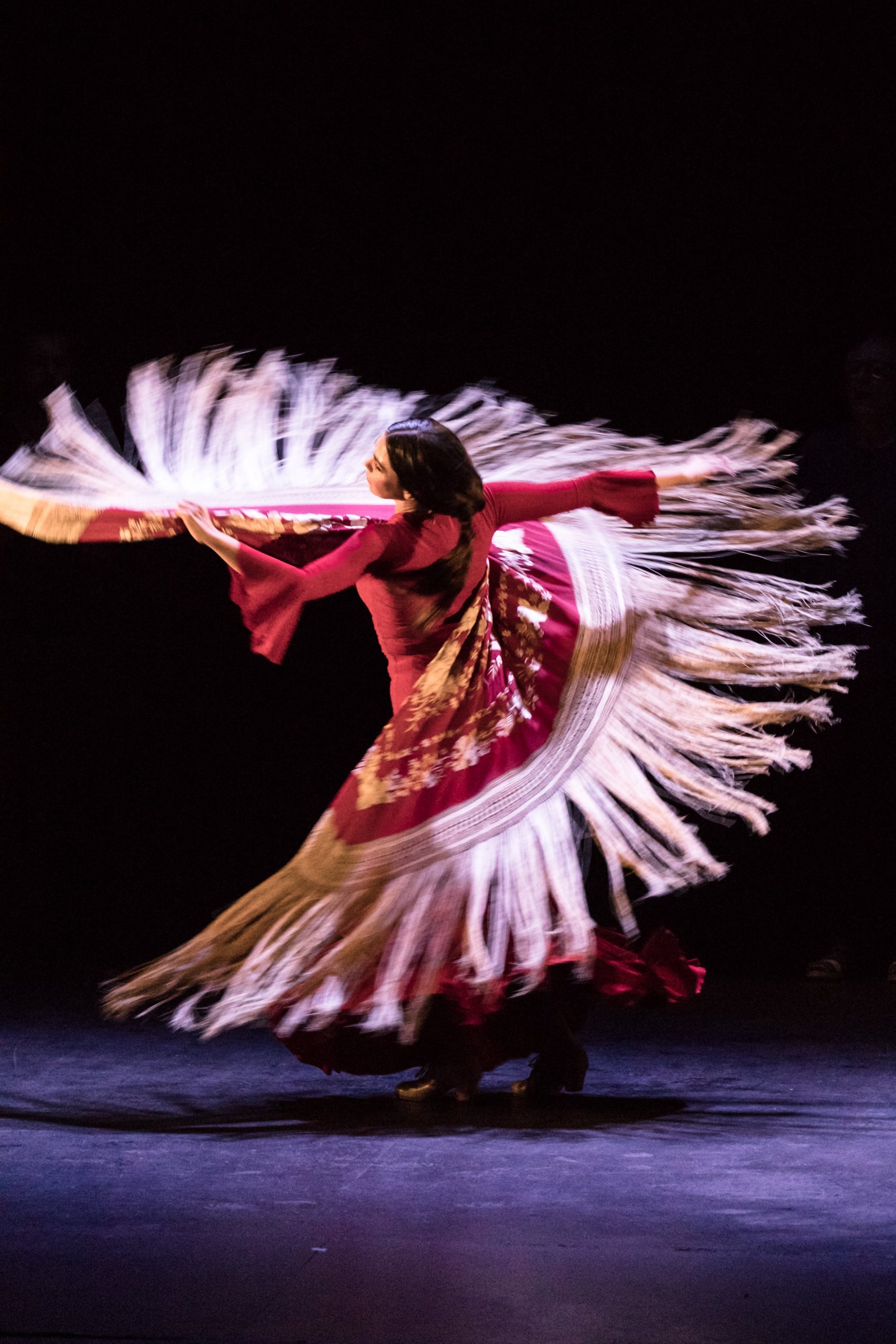 La bailaora Adriana Bilbao y la magia de Jorge Blass despiden octubre en el Auditorio de Torrent