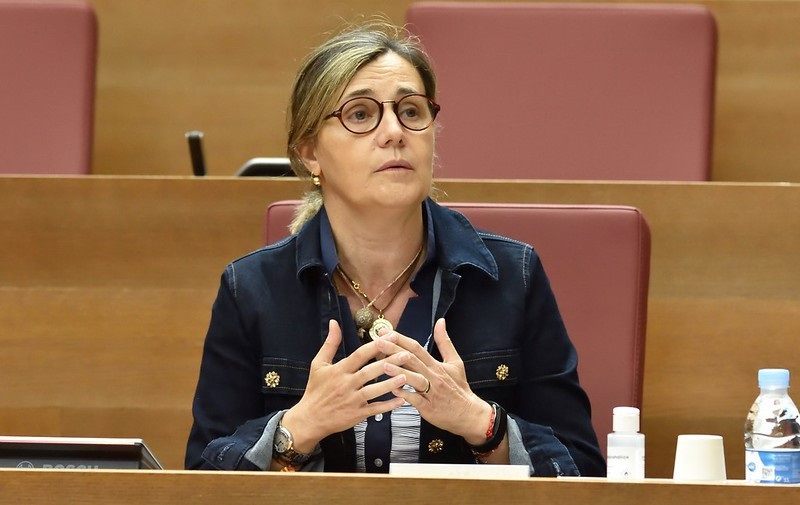 Elena Bastidas: “Los tribunales enmiendan de nuevo la política lingüística del Consell en las aulas”